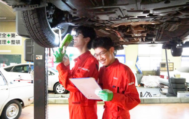 クルマを安全に走らせるための点検を行います。