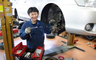 ブレーキを分解、清掃、交換します。