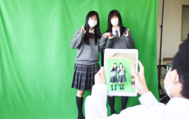 商品化されるスイーツの宣伝として、CM作成を行います。