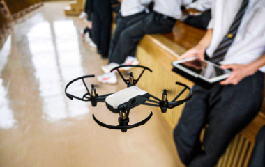 ドローンの操縦方法と空撮技術を身に付けます。