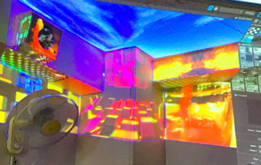 背景に動画を投影して幻想的な空間を作ります。